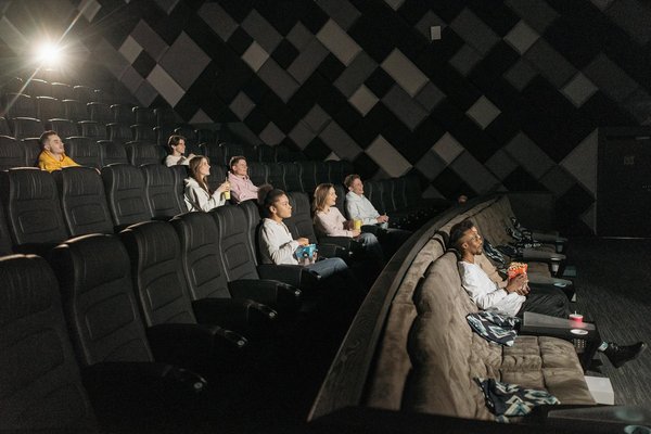 Analyse des succès cinématographiques au box-office : Découvrez les blockbusters les plus rentables de tous les temps !